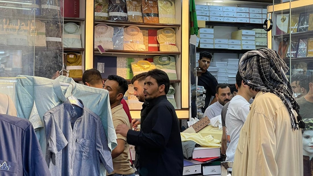 ليلة العيد.. هبّة في بعقوبة لشراء “الدشداشة” بأنواع الشاهين والباز والعثماني (صور)