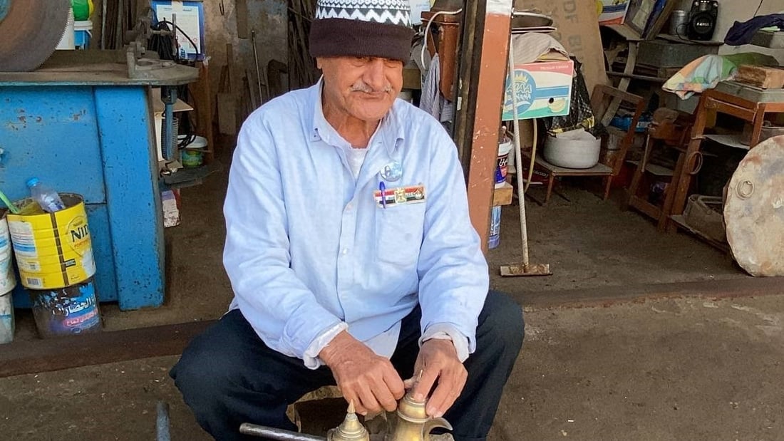 صور: “دكان جعفر” آخر محل ينتج الدلال في سوق الصفافير بالناصرية