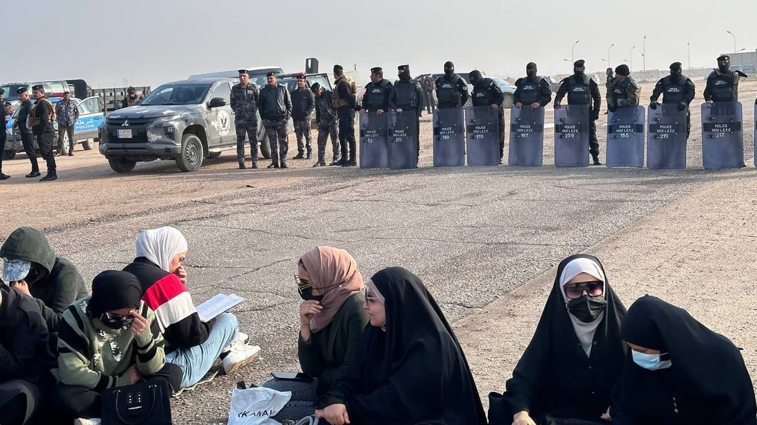 بنات هندسة النفط يذكّرون الوزير بوعد التعيين.. صور من تظاهرة غاز الجنوب بالبصرة