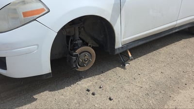 چاڵێک بووەتە مۆتەکەی شۆفێران؛ لە کاتژمێرێکدا شەش ئۆتۆمبێل پەکى کەوت