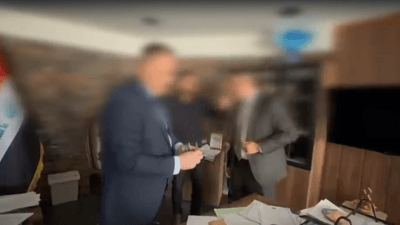مداهمة مكتب مسؤول ببلدية كركوك متلبساً بأخذ رشوة وآيفون “18 برو ماكس”