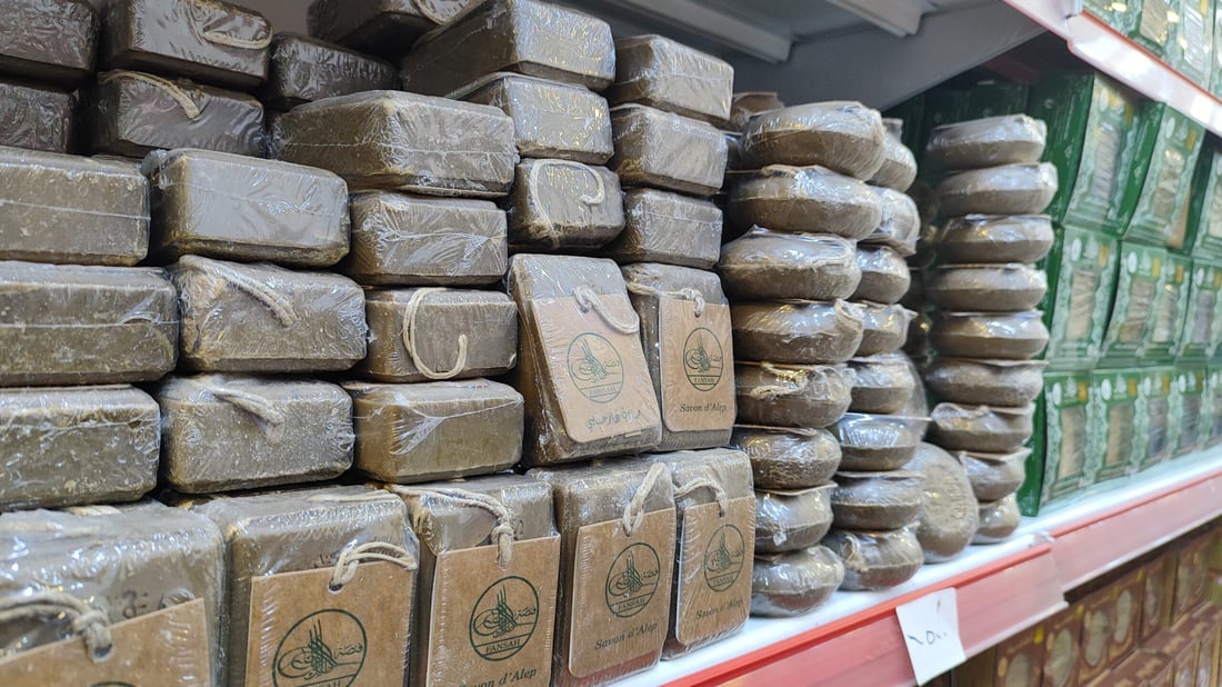 السوريون في كربلاء كأنهم في الوطن.. “سيدة الشام” سيوفر حتى سجائر “الحمراء” (صور)
