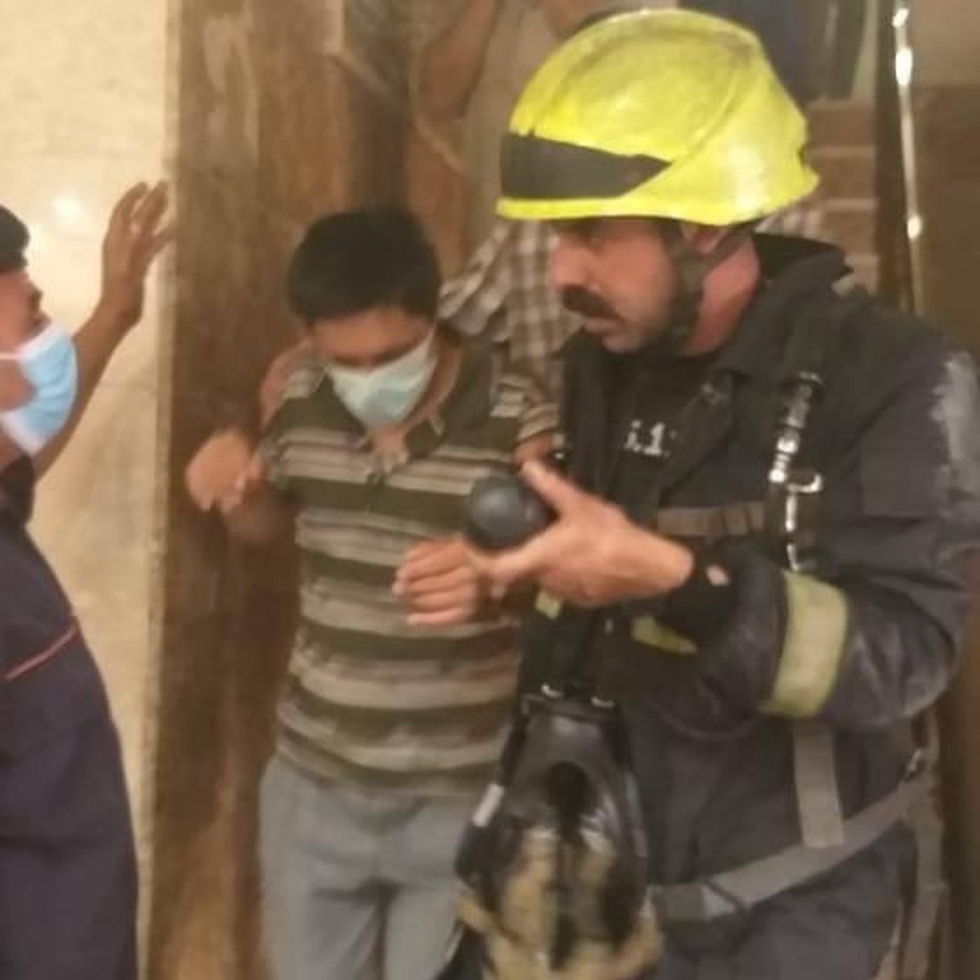 كربلاء قبل قليل: فرق الدفاع المدني تخمد حريقاً في فندق “درة المخيم” (صور)