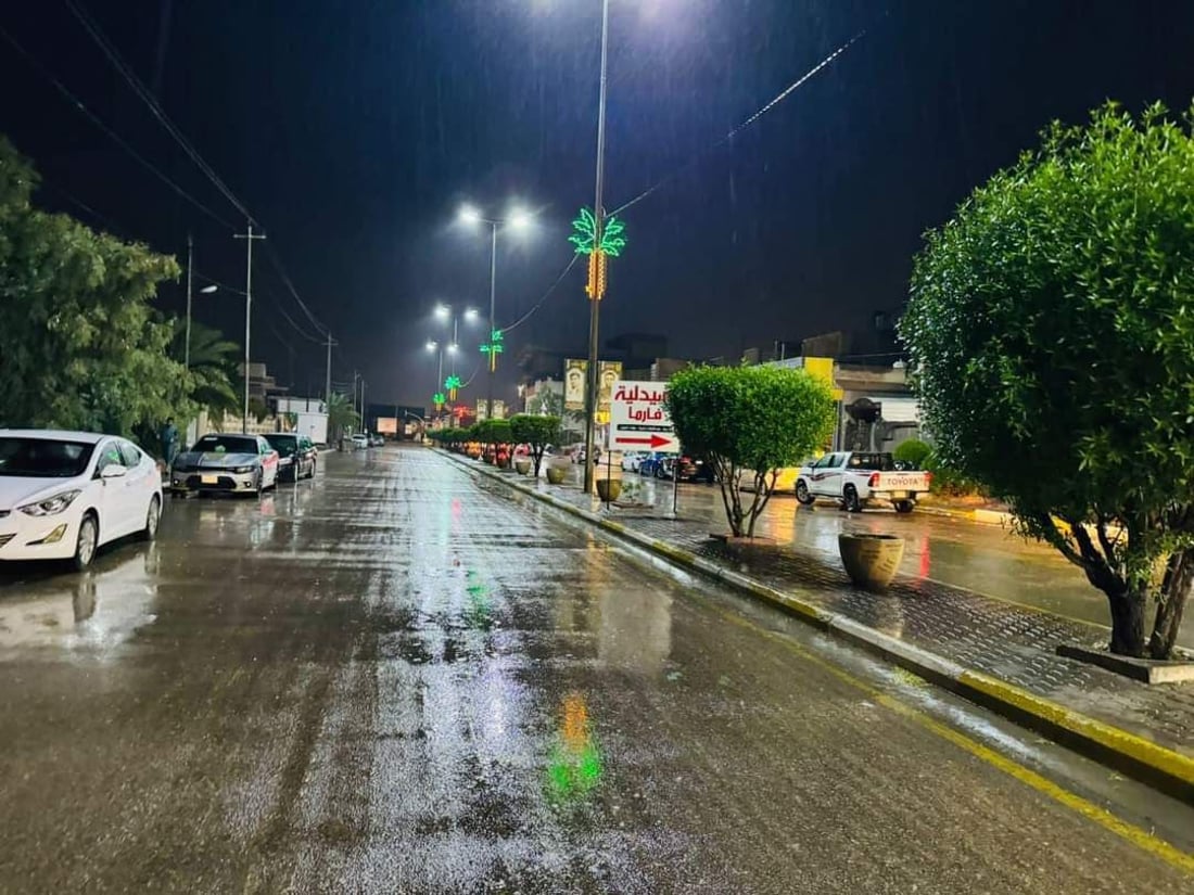 صور وفيديو.. الأمطار والسيول استمرت 4 ساعات في بادية السماوة وأطاحت بأعمدة الكهرباء