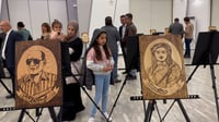 45 شاعراً وسياسياً في عينكاوة نقشوا فوق الخشب.. العرض لأ