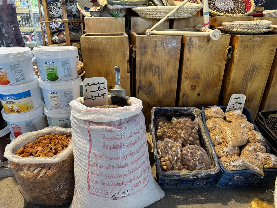 الزهدي أيضاً وأيضاً.. البرد يشجع ليالي حديثة على طبق المدگوگة بالسمسم (صور)