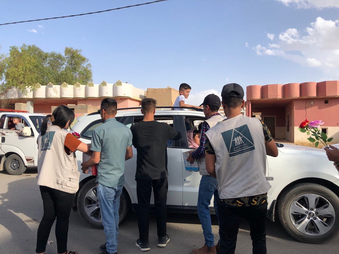 صور مؤثرة: سكان سنجار يستقبلون أهلهم العائدين بالورد.. انتهى نزوح الـ 8 أعوام