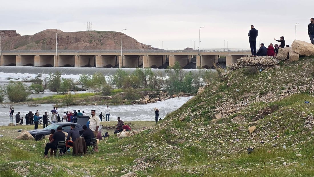 صور: آلاف السياح يستمتعون بأجواء سدة الصدور.. حتى الصينيين جاؤوا