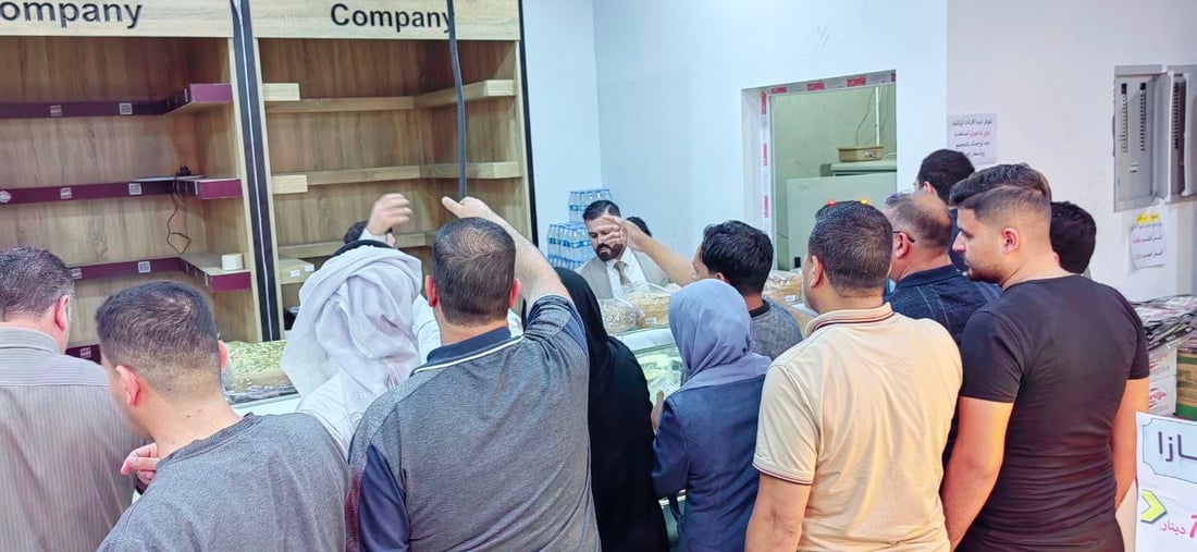 صور من الموصل: مركز تجاري يبيع القيمر “تحت السوگ”.. 150 كيلو نفدت خلال دقائق