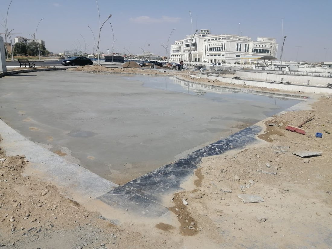كركوك تحل أزمة النفايات في “فلكة النافورة” بطمر حديقتها بالصب والمرمر (صور)