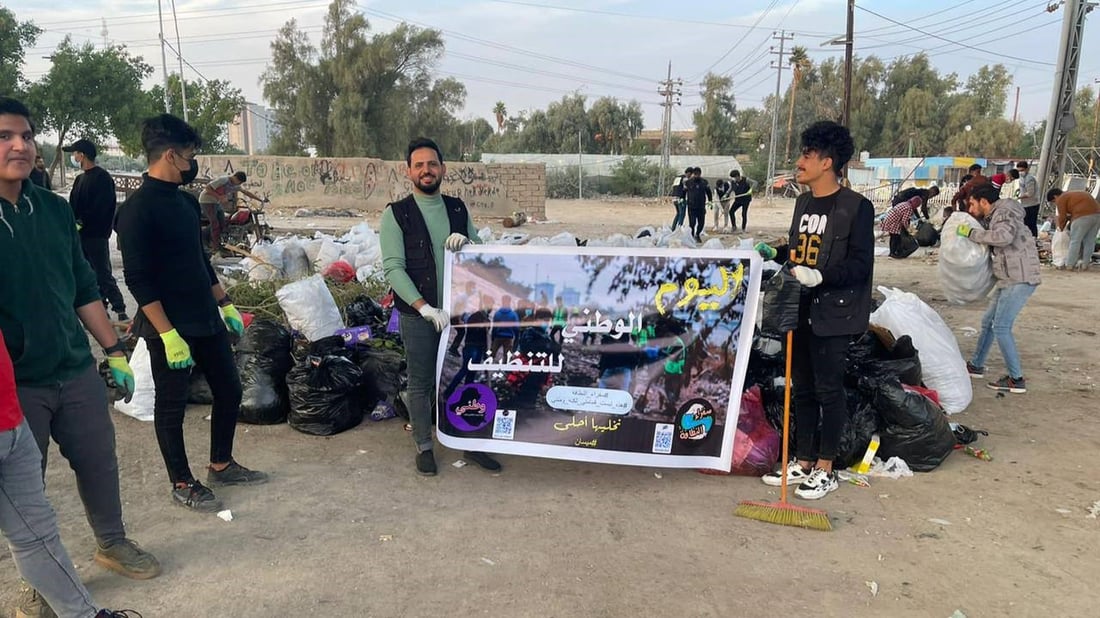 ميسان: البنات والأولاد يصبغون الجسر الجمهوري في حملة “سفراء النظافة” (صور)