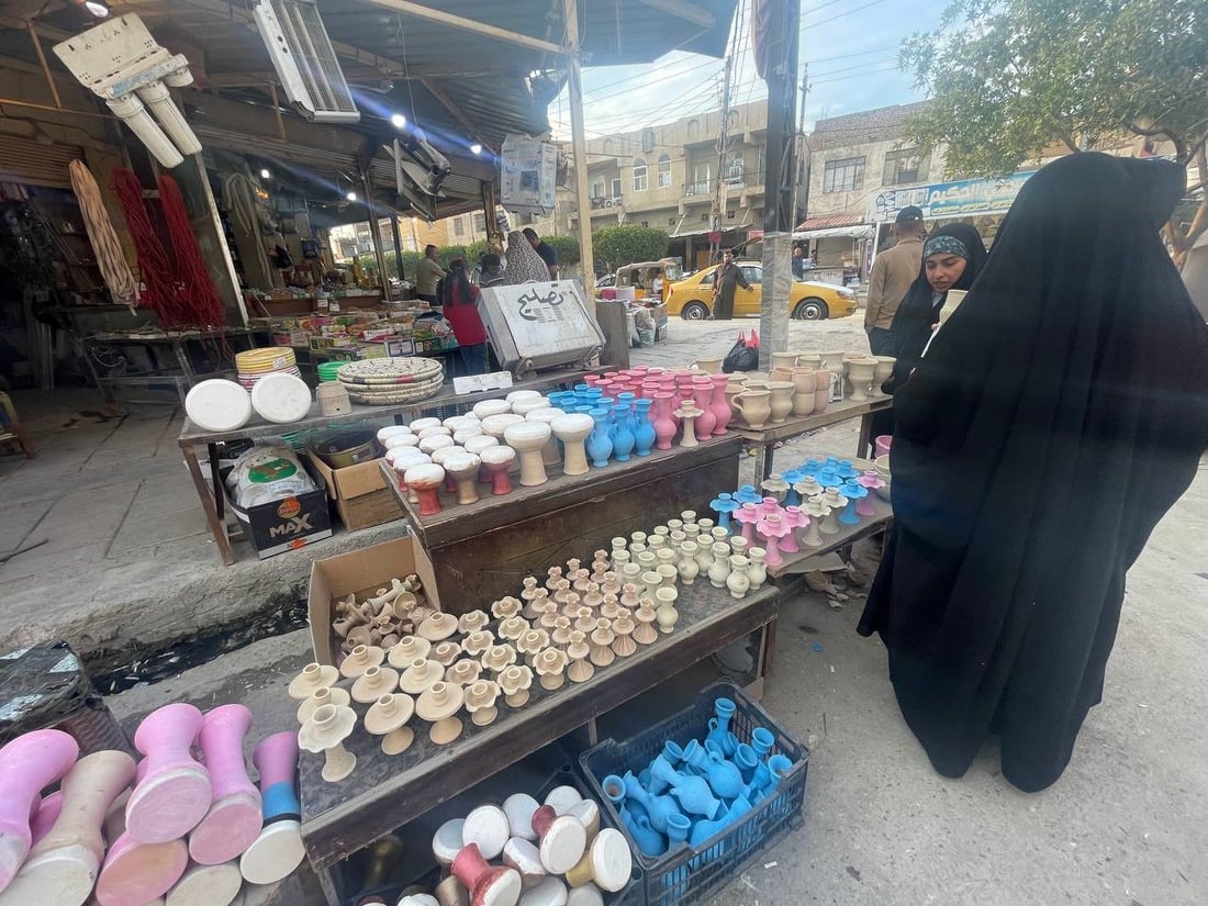 صور: نساء ديالى في سوق بعقوبة القديم وفاءً لنذر “زكريا” وطلباً للذرية