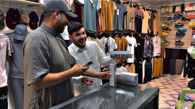 “عساف”.. عطر سعودي اشترى شباب ربيعة كل دفعاته رغم السعر!