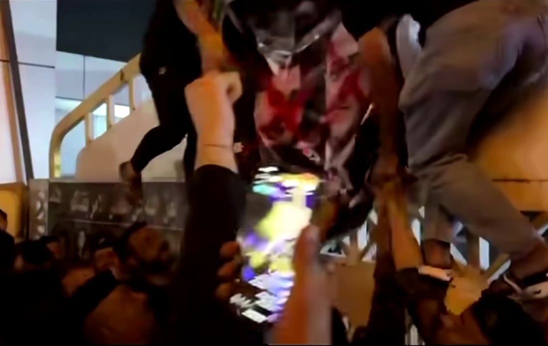 ليل الكوت “خرج عن السيطرة”.. حاصروا المحافظة وانهالوا بضرب “رمزي”