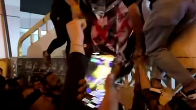 ليل الكوت “خرج عن السيطرة”.. حاصروا المحافظة وانهالوا بضرب “رمزي”