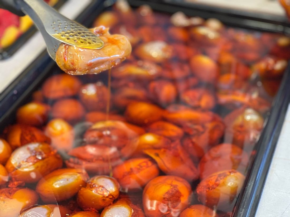 الإماملي نقل طرشي الموصل و14 نوع زيتون إلى داقوق مع فلفل من مزارع المدينة (صور)