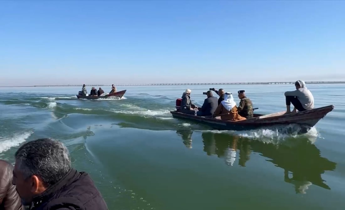 بحثاً عن “ملاك”.. حشود على ضفة حمرين وبانتظار الفريق الكردي المحترف (فيديو)