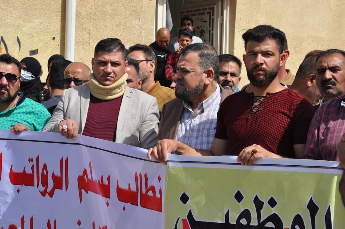 التصعيد قد يصل إلى الإضراب.. تظاهرة لإداريي تربية واسط تطالب بسلم رواتب عادل