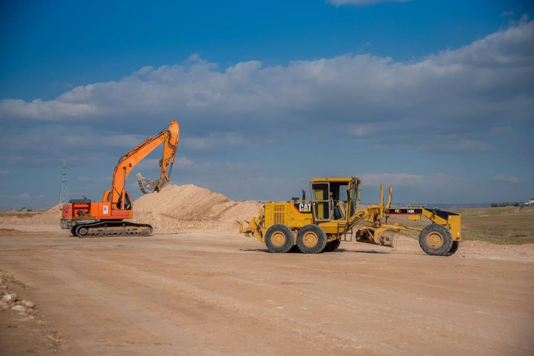 به‌ردی بناغه‌ی شه‌قامه‌ سه‌ره‌كییه‌كانی زۆنی B لە گوندی كۆری دانرا