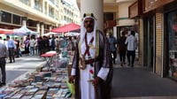 فيديو: بالعقال المُقصب والخنجر المعقوف.. فيصل الأول يتج...