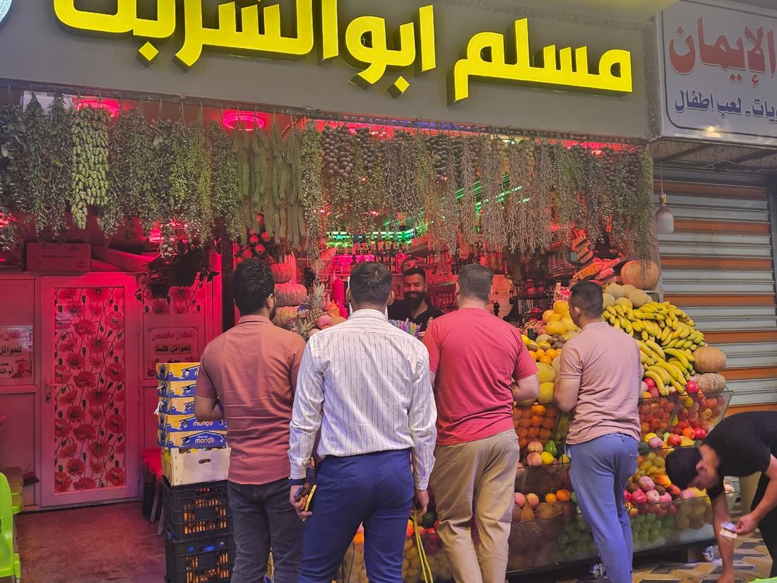 35 عاماً من العصير في طويريج عند “مسلم”.. يعرف تحدي المدينة ولا يخذل زبائنه
