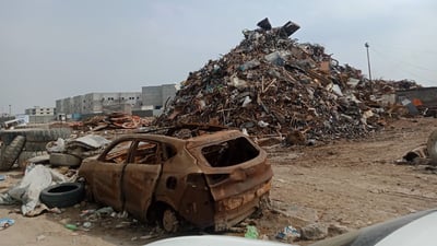 “نريد نخيلاً بدل هذا”.. حي الخنساء البغدادي يستقبل سكانه بالسكراب!