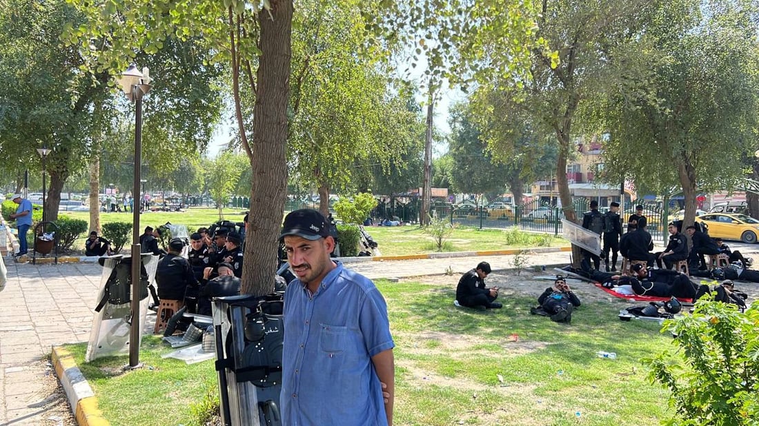صور: مناهضون لتعديل قانون الانتخابات يحتشدون في محيط الخضراء قبيل جلسة البرلمان