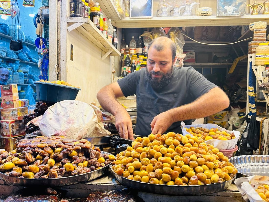 صور: الآن يجب أن تخزنوا الرطب والتمر.. باعة الكوت يتوقعون ارتفاع الأسعار