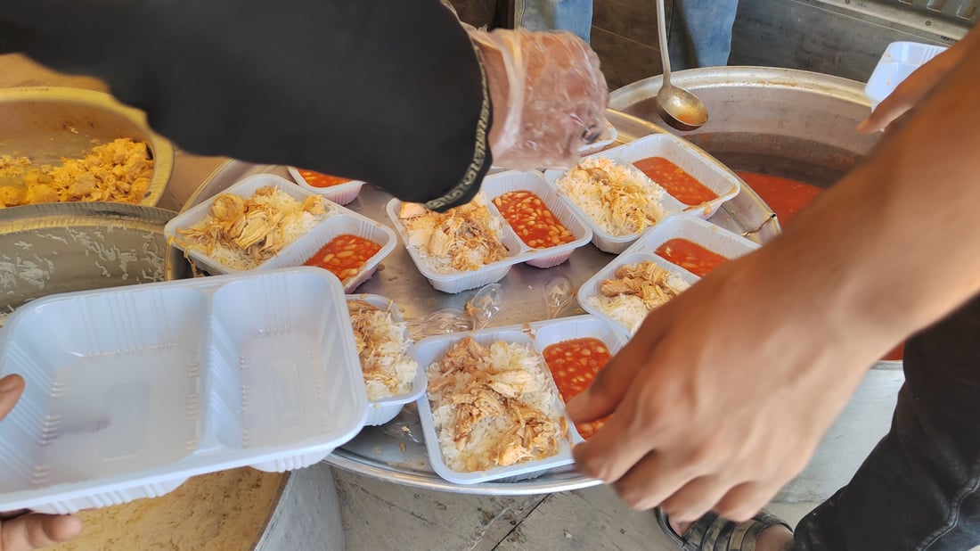 لە رانییەوە خواردنی بردووە بۆ تیمەکان و خۆبەخشانی کەلار