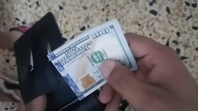 صور: هيتاوي يعيد صكاً بـ70 مليون إلى صاحبه في الفلوجة.. كاد يصاب بجلطة من الفرح