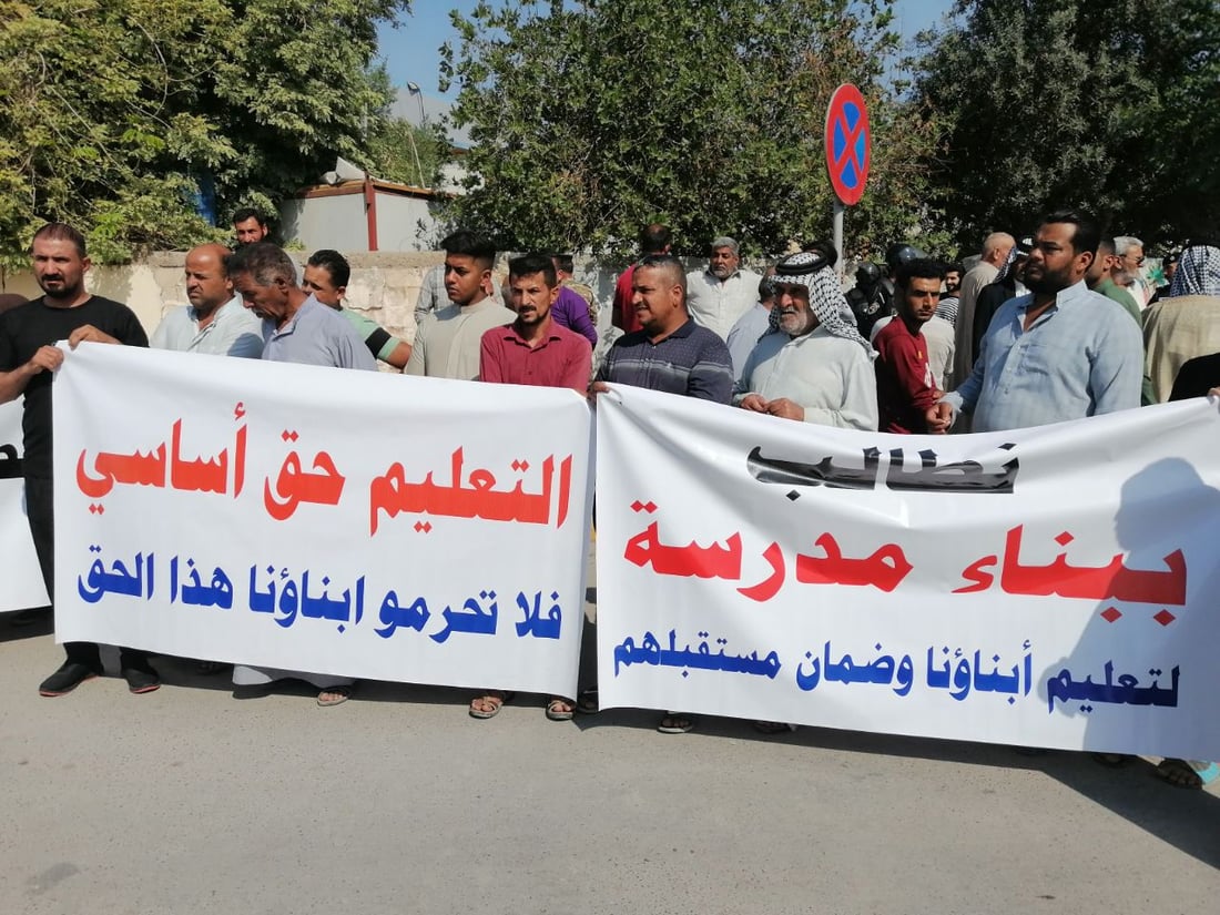 صور: الأمهات تظاهرن في “محيزم”.. لا مدارس سوى واحدة من “السندويتش بنل”!