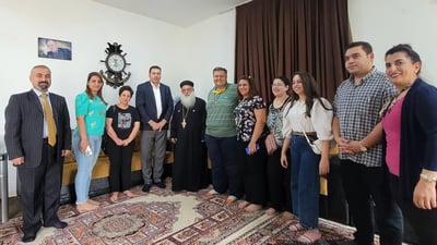 يتقدمهم القس “بابا شنودة”.. طاقم من أطباء مصر في السليمانية لعلاج المرضى مجاناً