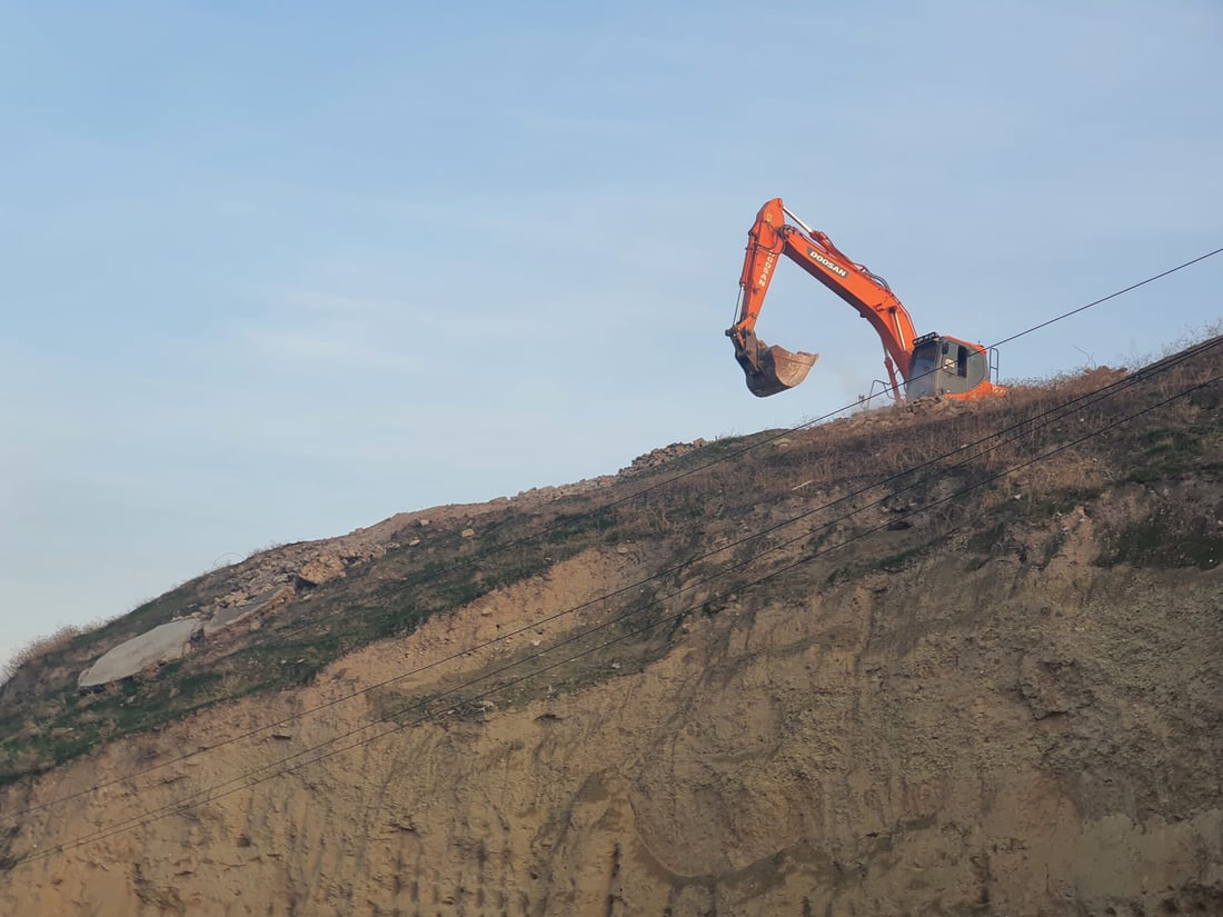 (صور) الأتراك باشروا تأهيل قلعة تلعفر الآشورية.. والقائمقام: ستعود أجمل