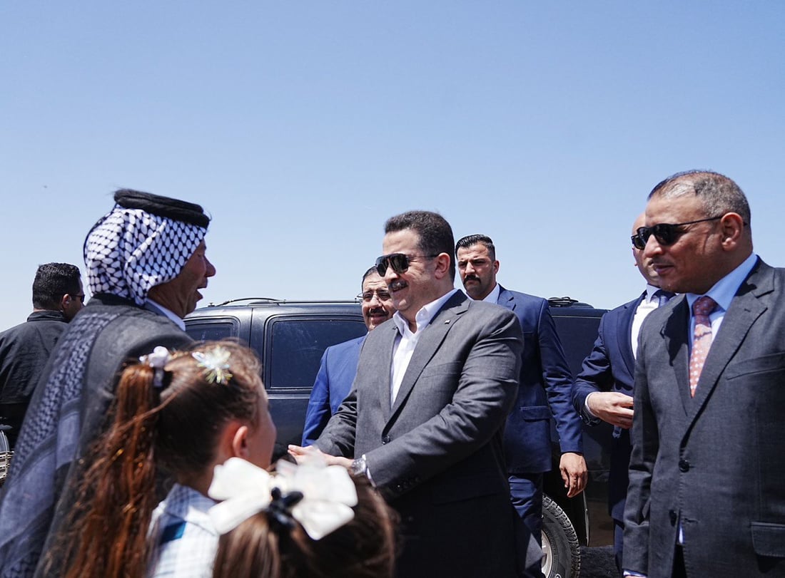 صور: السوداني يتفحص السنابل ويراقب الحصاد في إحدى مزارع واسط