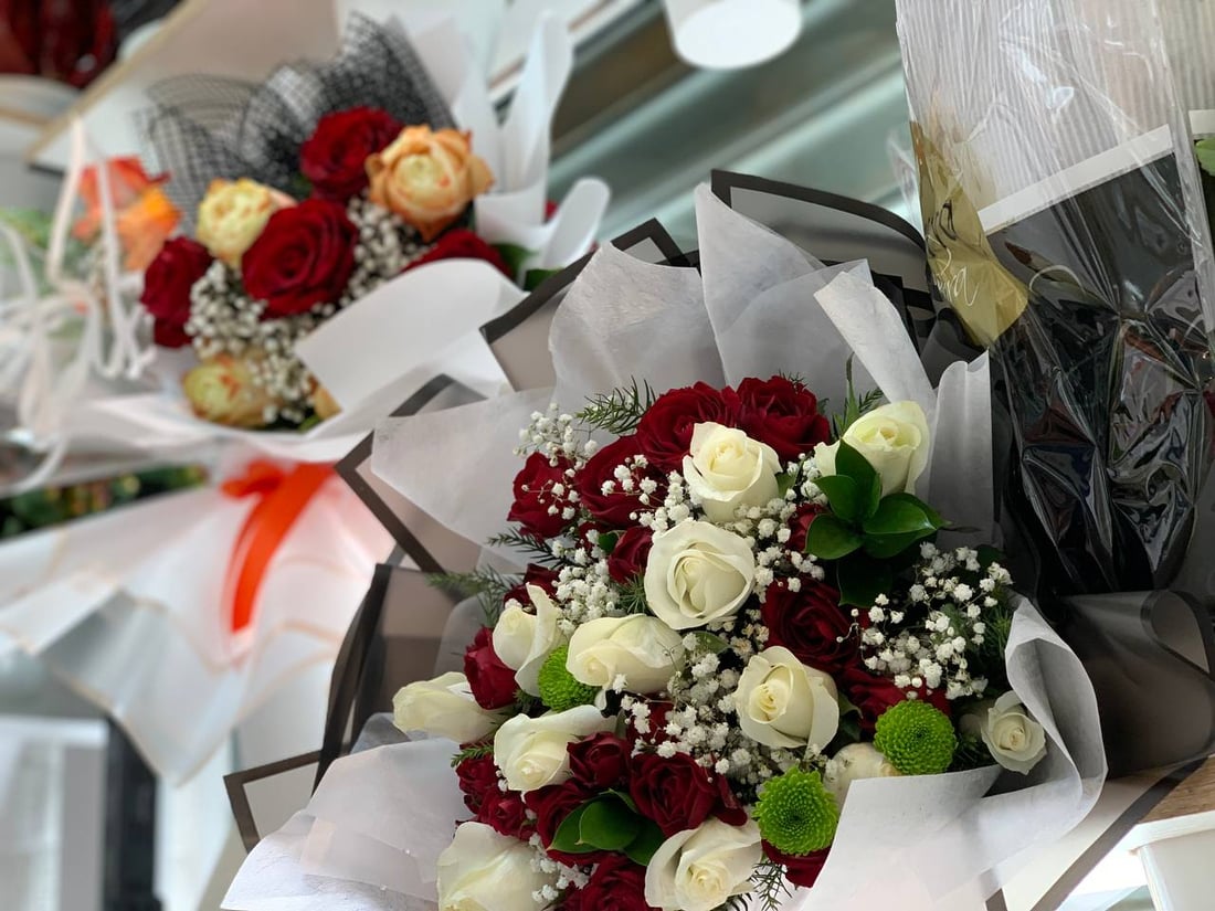 عيد الأم في اليرموك: الورد الكيني يرافق الهدايا.. والمصاحف والقلائد الأكثر طلباً