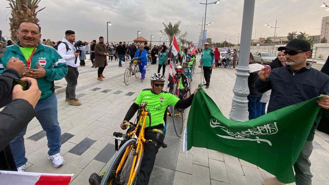 مُتحدياً الأمطار.. ماراثون ذوي الإعاقة للدراجات يصل كورنيش شط العرب