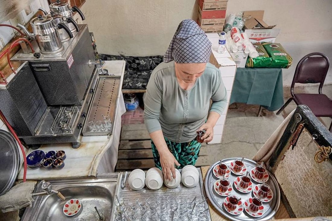 ساڵانه‌ رۆژێك پیاوان له‌ گوند ده‌رده‌كرێن و ژنان كاره‌كان راده‌په‌ڕێنن