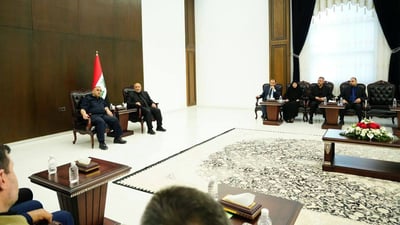 المحافظ والوزير والمسؤولون مجتمعون في كربلاء من أجل الكهرباء قبل الأربعينية