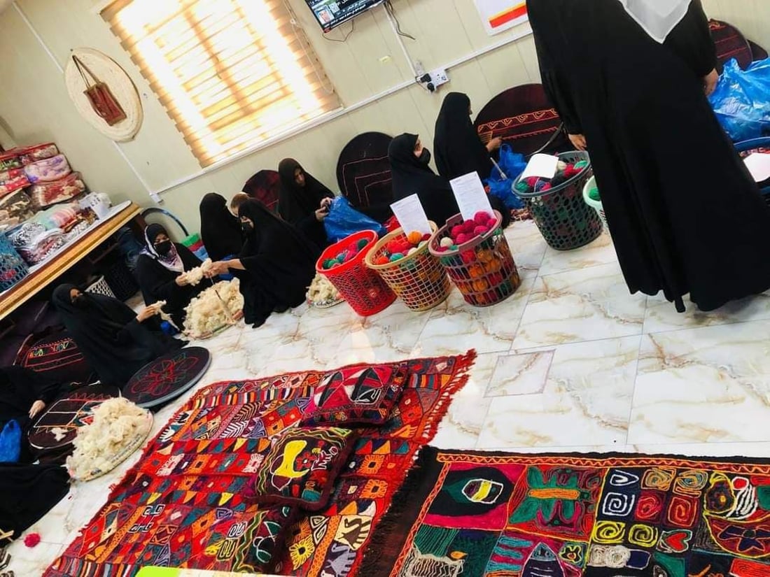 المثنى: 30 فتاة من “الخضر” تعلمن حياكة السجاد بمساعدة أميركية (صور)