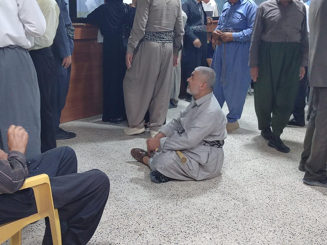 ازدحام في مصارف كردستان مع بدء صرف الوجبة الأولى من رواتب شهر أيار
