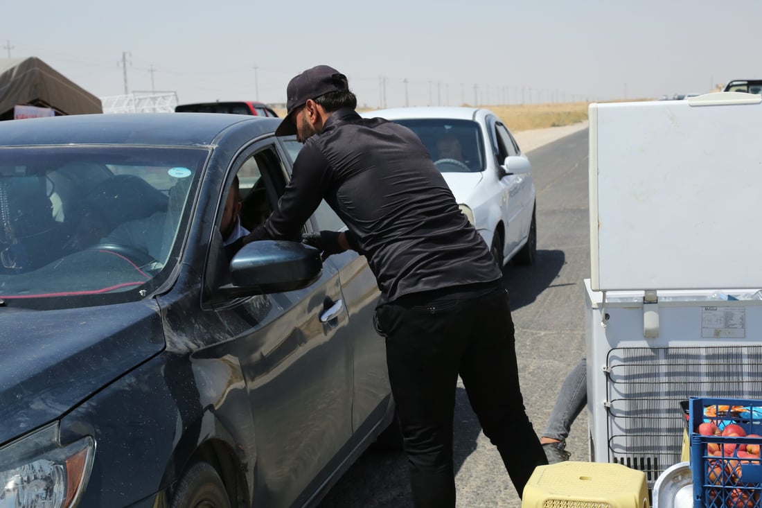 صور: الإيزيديون قدموا المشروبات للمارة على طريق نينوى.. الذكرى 10 للإبادة