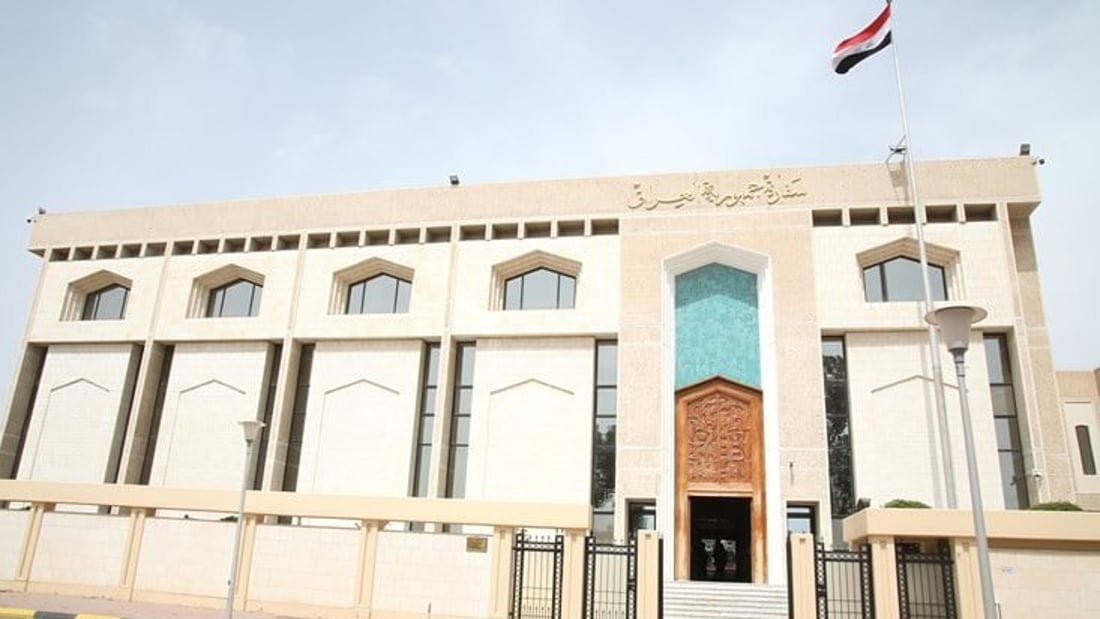 الكويت تسلم العراق أحد المطلوبين بقضايا إضرار المال العام