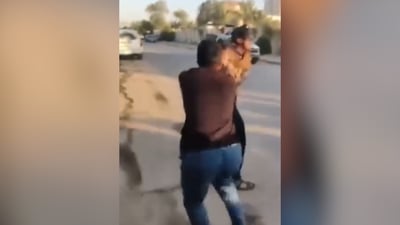 فيديو.. سحب متظاهرين واعتقالهم في مشروع FCC بالبصرة