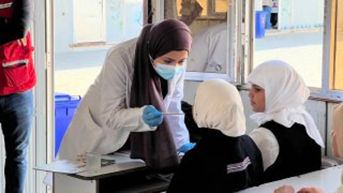 صور: فرق صحية تجوب مدارس سفوان لفحص أسنان التلاميذ.. حملة برعاية الهلال الأحمر
