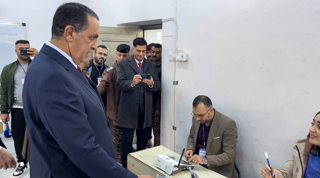 صور: محافظ كركوك يدلي بصوته في مدرسة “الكندي”