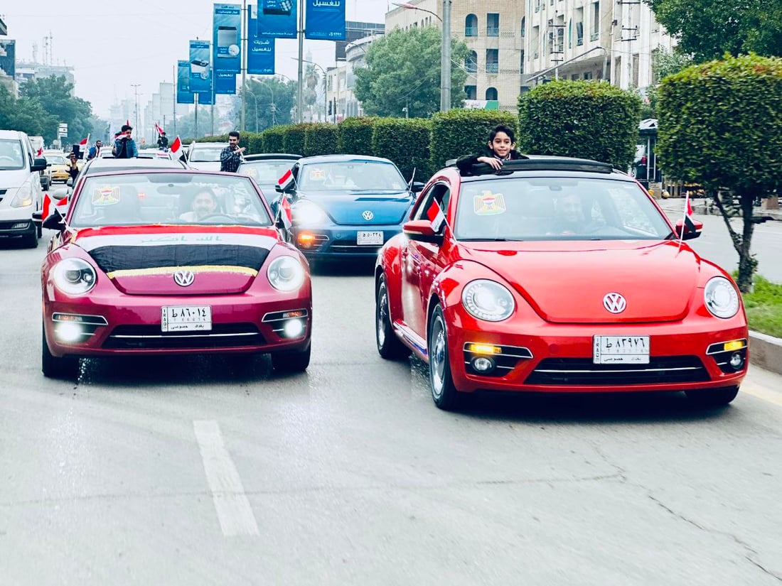 العراقيات يعشقن سيارة الرايخ الألماني.. معتز يجمع ملاك “الرگة” في گروب فيسبوك (صور)