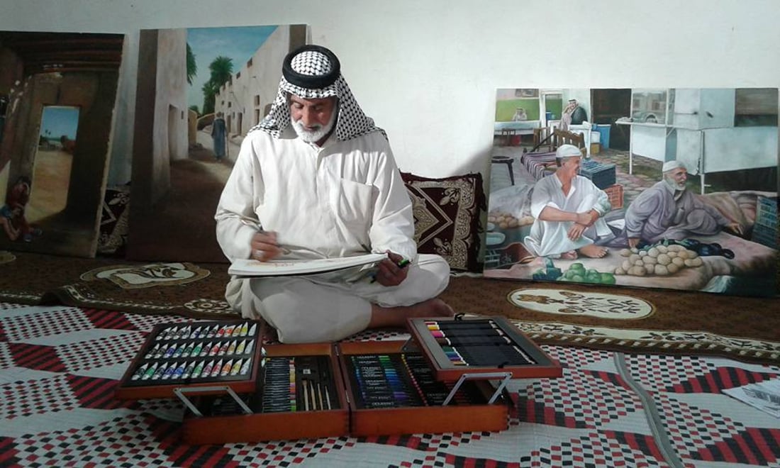 “بالدشداشة والعقال”.. ستيني بموهبة فطرية يُجسّد طبيعة الريف بلوحات عالمية