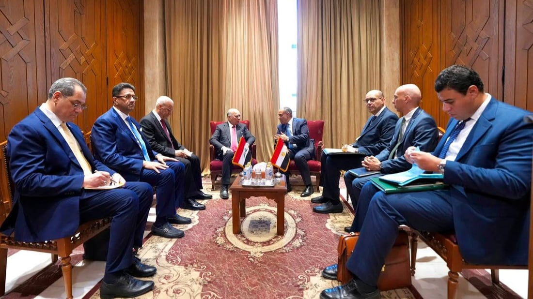 فؤاد حسين يبحث مع نظيره المصري زيارة الزيدي.. نقاش حول الكهرباء والفيزا