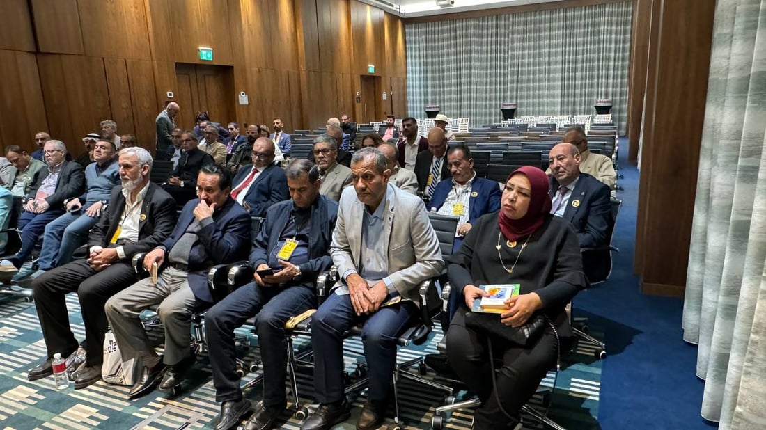 أصدقاء أحمد مطر يدلون بشهادات جديدة في البصرة.. جرّب الشعر الغامض وكان يضحك (صور)