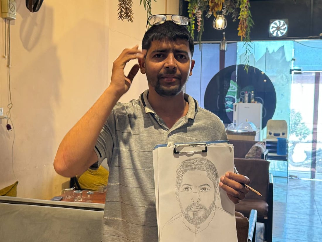 بصراوي يجوب المقاهي بحثاً عن وجوه يرسمها.. حسين يحب فائق حسن ويحلم برابعة العدوية